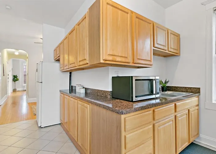 Comfy 2br Near Wrigley Field - Grace 3 * Chicago